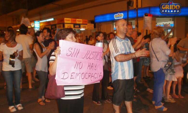 cacerolazo en alta gracia 1 - Diario Resumen de la región