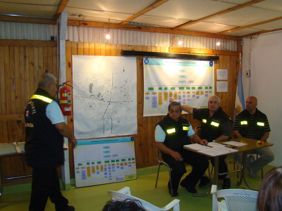 Defensa Civil entregó organigrama de catástrofes