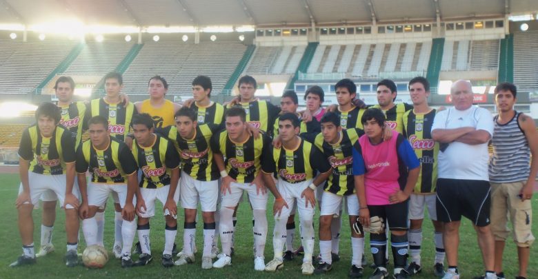 Deportivo Norte posa en el escenario mayor del fútbol cordobés.