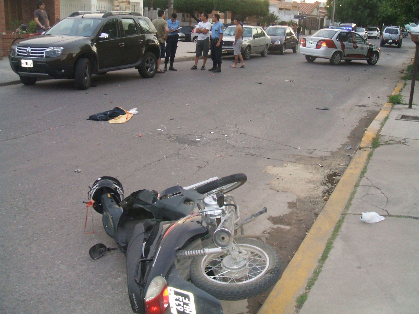 impacto contra una camioneta estacionada 1 - Diario Resumen de la región