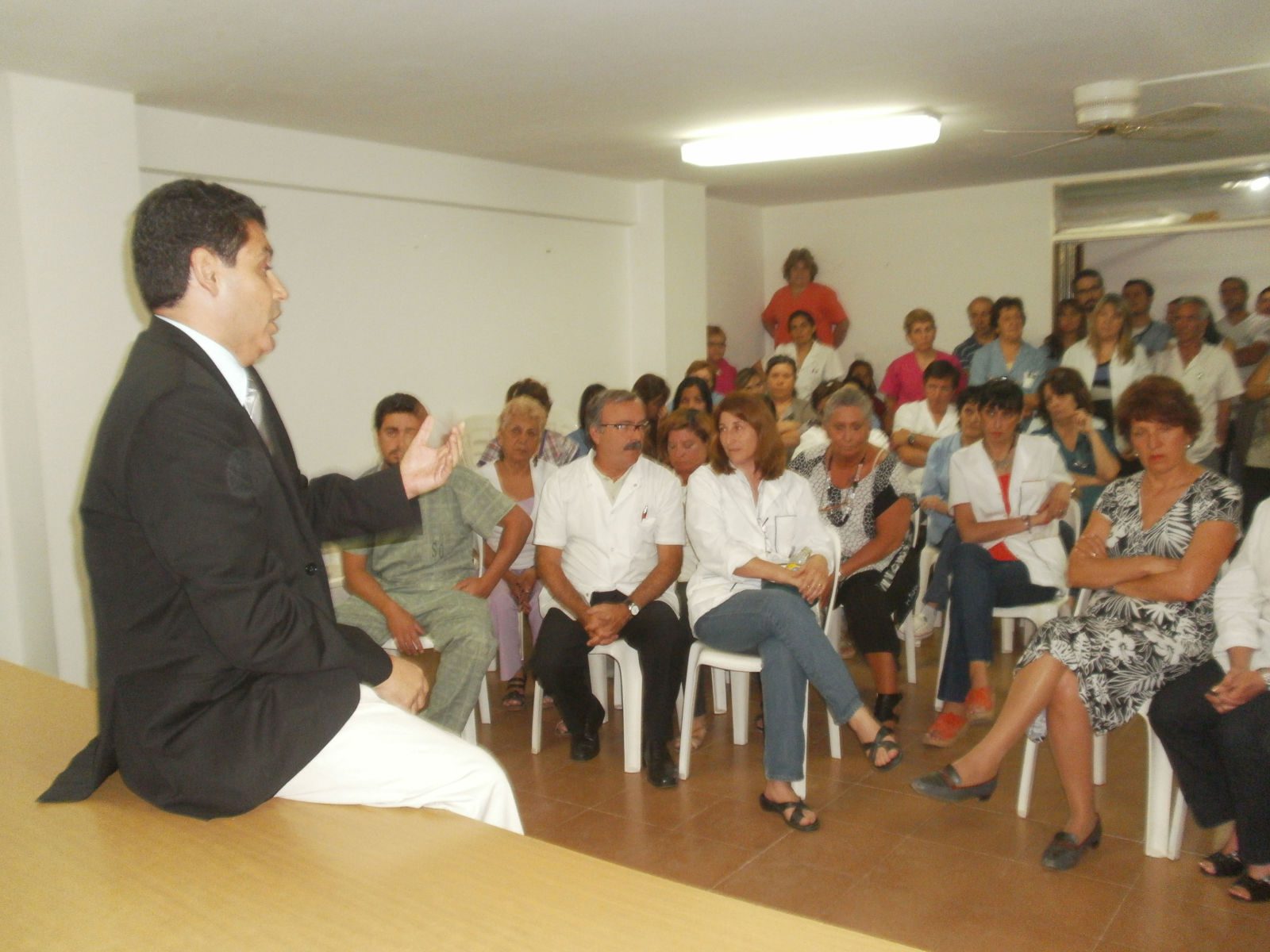 reunion por renuncia del director del hospital 1 - Diario Resumen de la región