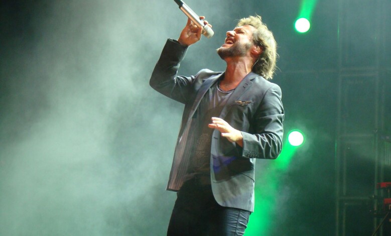 diego torres interpreto un mix de temas 1 - Diario Resumen de la región