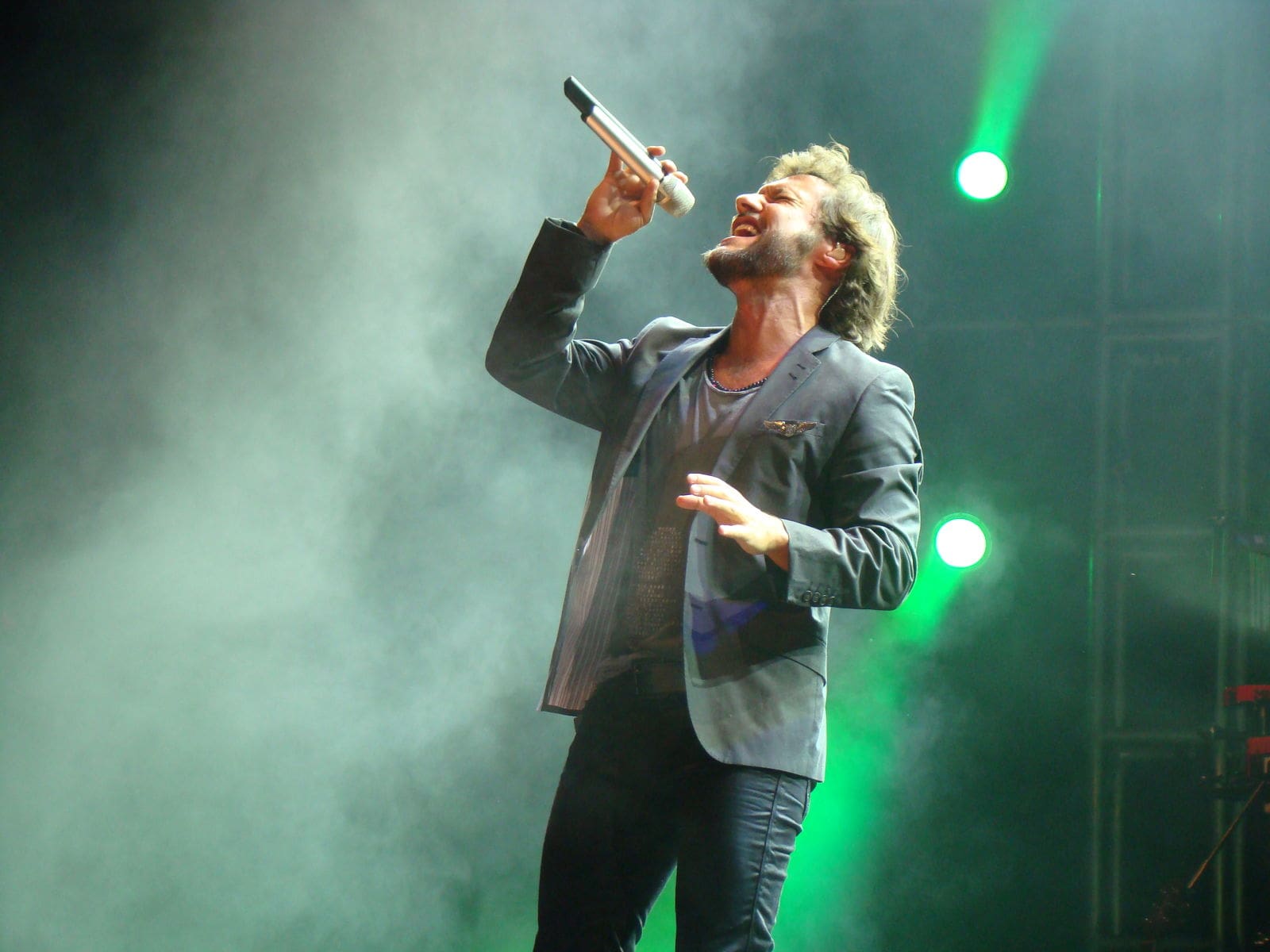 diego torres interpreto un mix de temas 1 - Diario Resumen de la región