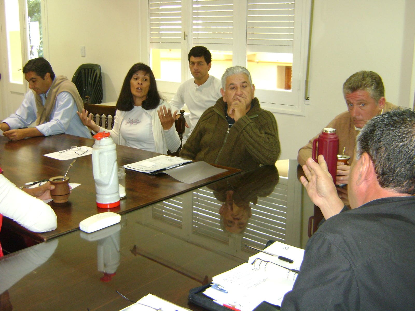 Remiseros y taxistas se reunidos en el Concejo Deliberante