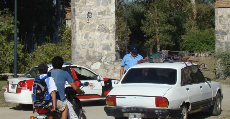 Se detiene a cada vehículo que pretende ingresar al García Lorca
