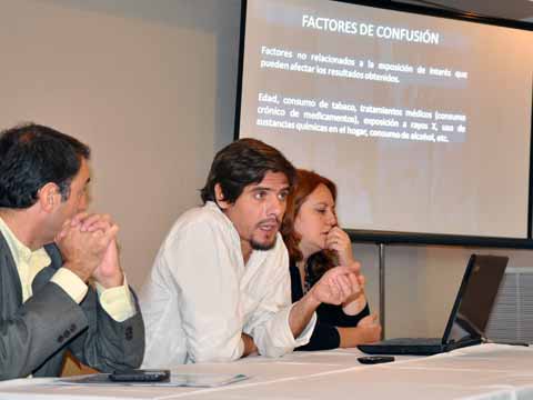 Fernando Mina junto a los doctores Mañas y Aiass