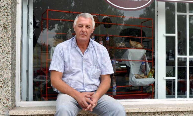 Mario Bonfigli frente a su nuevo emprendimiento, "Santa Gula"