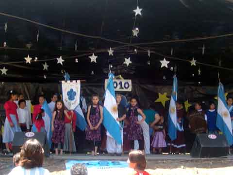 Encuentro solidario de la Danza y el Folklore Argentino “La Flor Azul 2013”