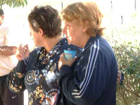 La madre de Merlo se encontraba desconsolada durante la manifestación popular.