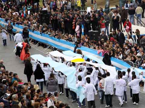Tradicional desfile del 25 de Mayo en Alta Gracia