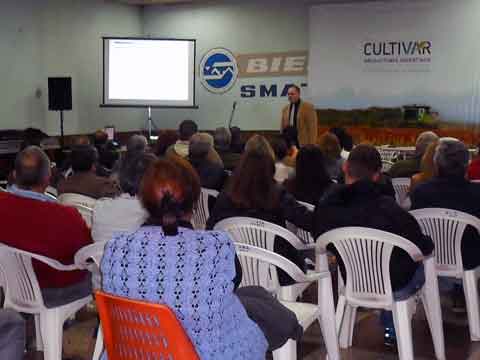 El doctor Fernando Manera brindó una conferencia sobre tóxicos en el hogar