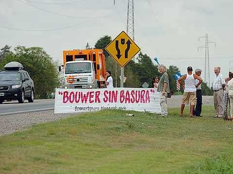 Vecinos de Bouwer resisten al basural y cortarán la ruta (foto: http://ambiental-mente.blogspot.com.ar/)