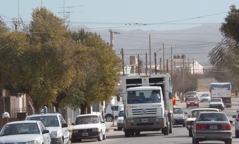 actualmente el transito pesado circula por las principales arterias 1 - Diario Resumen de la región