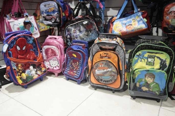 vidrieras mochilas 1 - Diario Resumen de la región