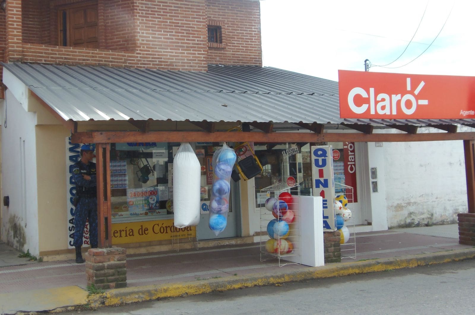 ASALTO EN Bº PELEGRINI 1 - Diario Resumen de la región