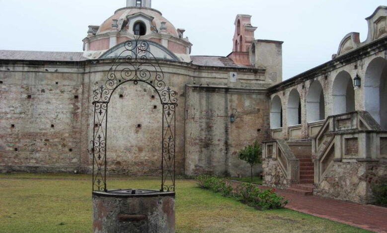 Alta Gracia courtyard Jesuit estancia - Diario Resumen de la región