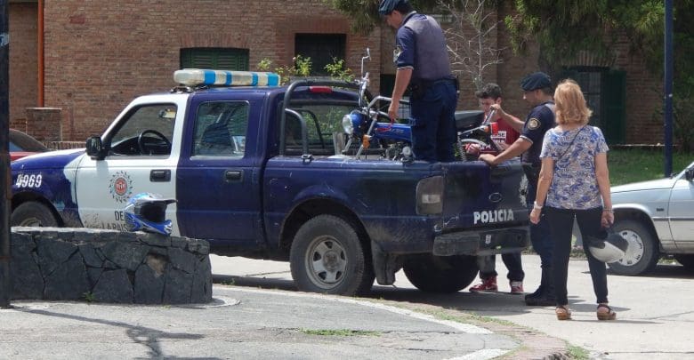 gesto policial - Diario Resumen de la región
