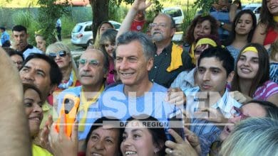 Macri saludando cinco 1 - Diario Resumen de la región