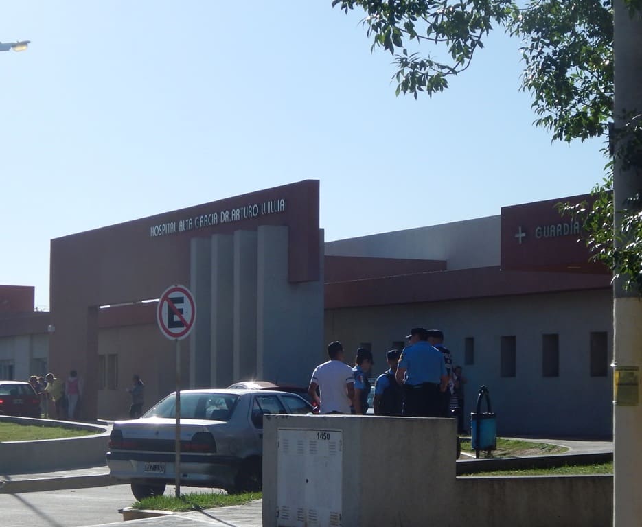 Policías en el hospital 1 - Diario Resumen de la región