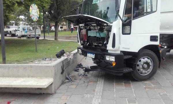 Camión chocado 1 - Diario Resumen de la región