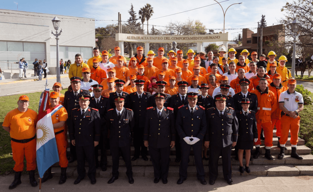 BOMBEROS UNO 1600x985 - Diario Resumen de la región