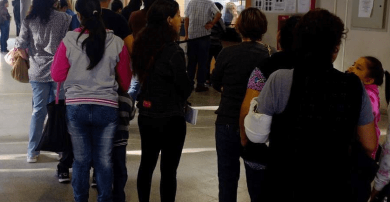 Gente sacando turno - Diario Resumen de la región