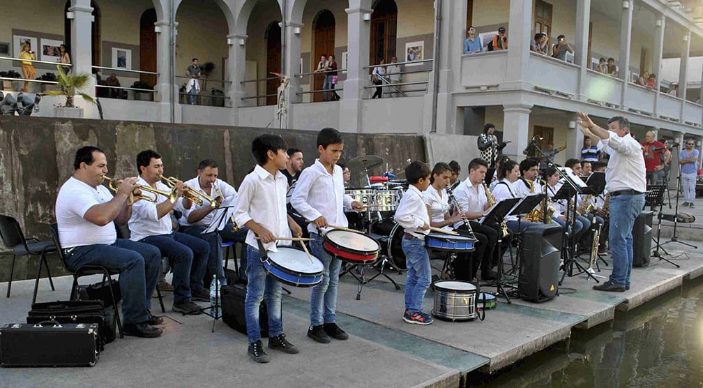 Una imagen del ciclo Vamos las Bandas - Diario Resumen de la región