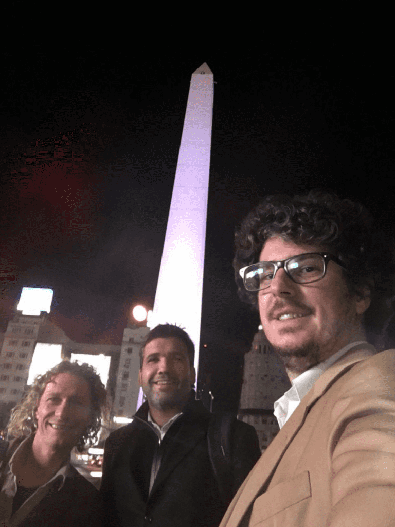 Facu Incardona y Hourgras en Buenos Aires - Diario Resumen de la región