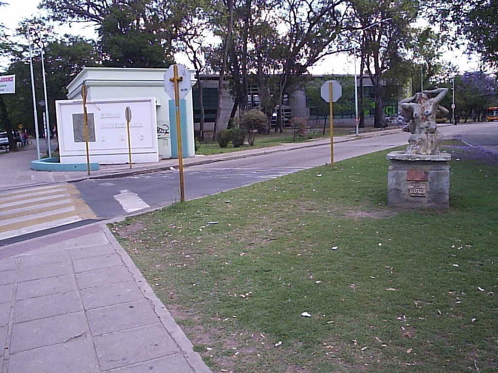 Entrada Ciudad Universitaria de Córdoba 01 - Diario Resumen de la región