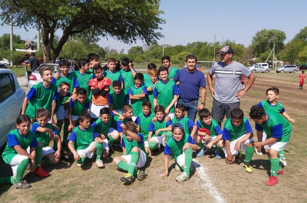Los chicos del Valle de Anisacate tienen nuevo equipamiento de fútbol