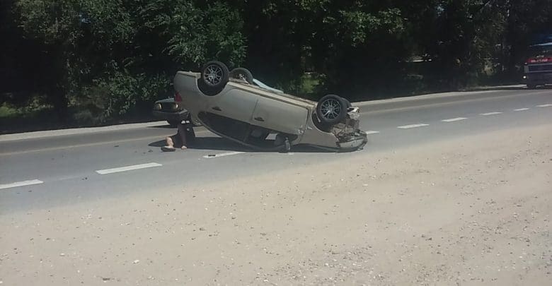 Colision y espectacular vuelco en anisacate - Diario Resumen de la región