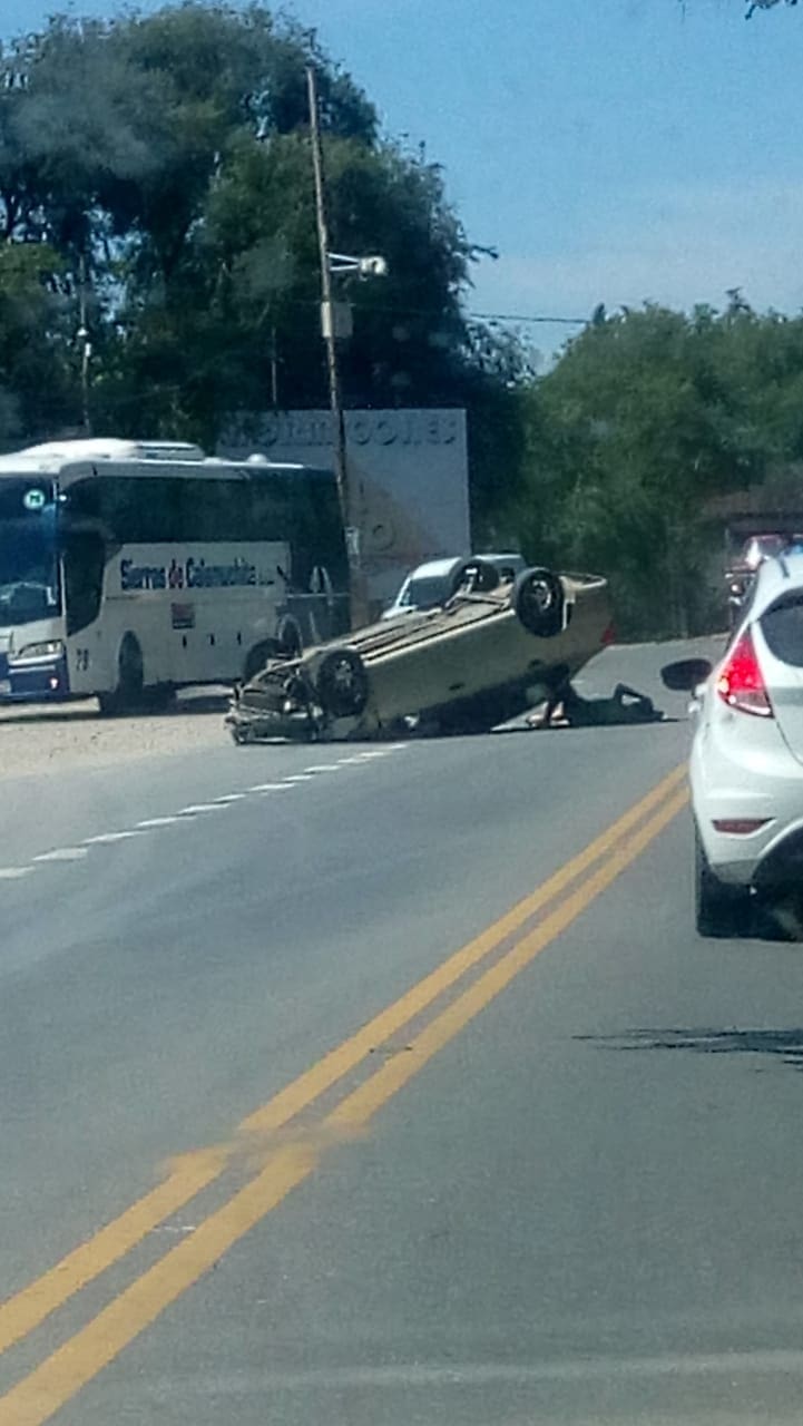 Colision y espedctacular vuelco en anisacte 2 - Diario Resumen de la región