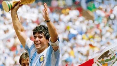 diego maradona con la copa - Diario Resumen de la región