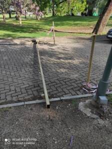 Imagen de la valla caída en el Parque del Sierras Hotel 