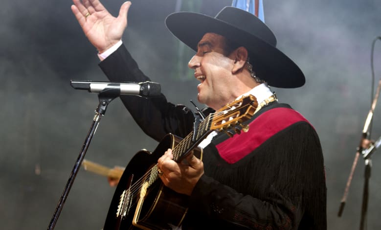 El Chaqueno Palavecino en los festejos por la Semana de Mayo 18008899731 - Diario Resumen de la región