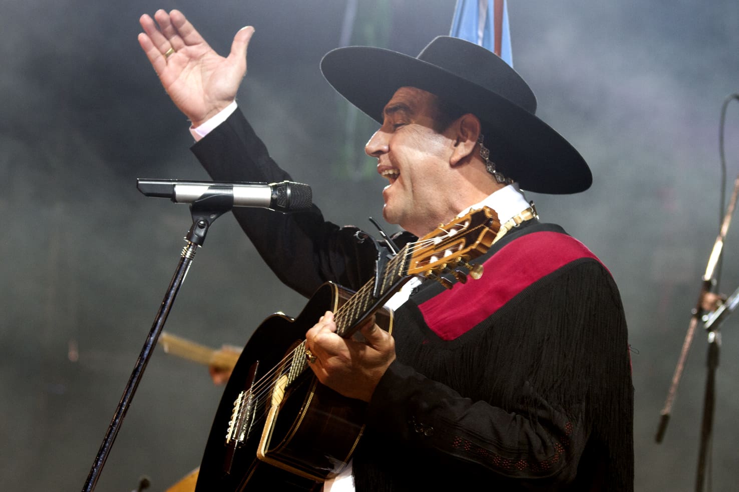El Chaqueno Palavecino en los festejos por la Semana de Mayo 18008899731 - Diario Resumen de la región