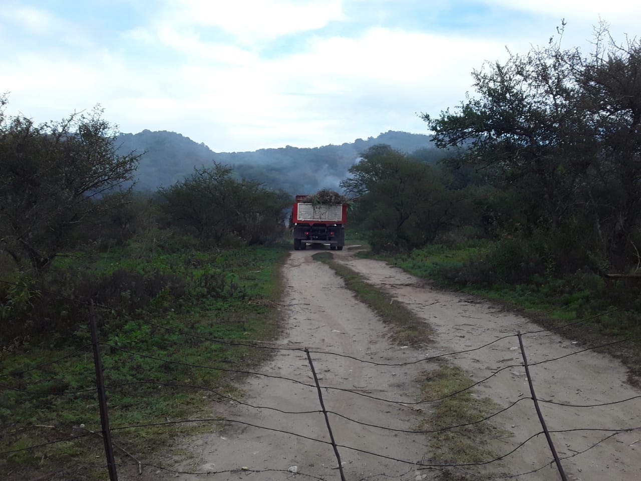 camion humo los aromos - Diario Resumen de la región