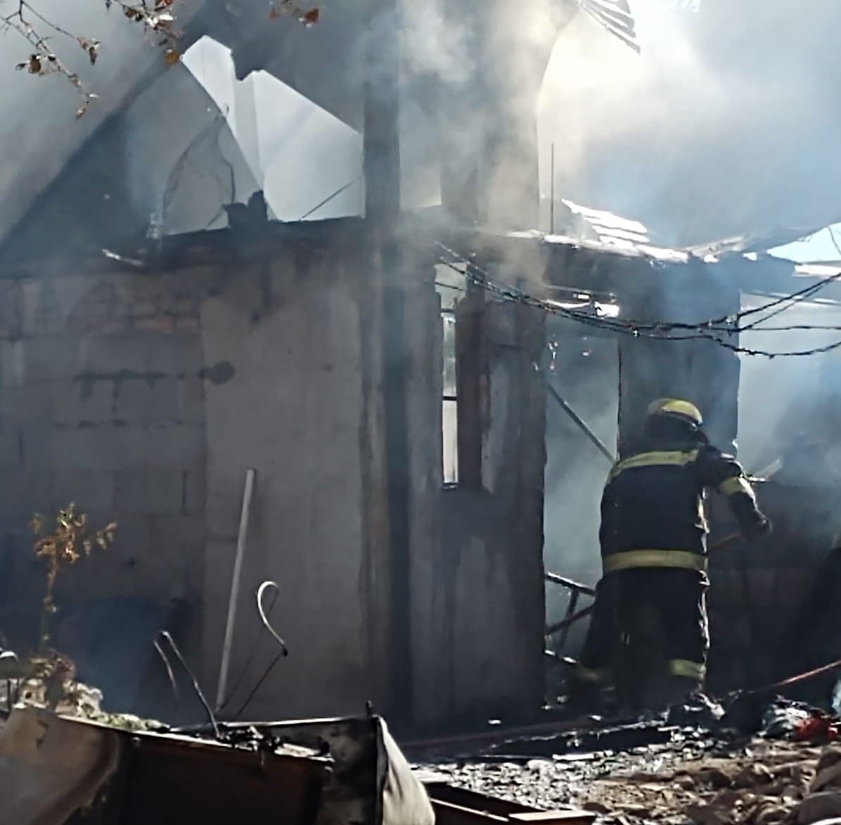 incendio calle rawson 2 - Diario Resumen de la región