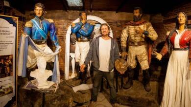 la amistad mueve montanas esculturas incardona - Diario Resumen de la región