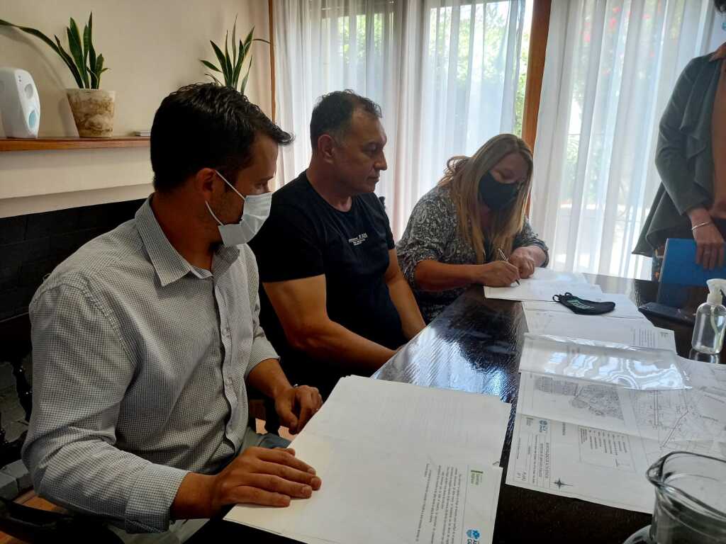 cloacas sur firma convenio - Diario Resumen de la región