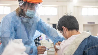 vacunacion contra covid jovenes - Diario Resumen de la región