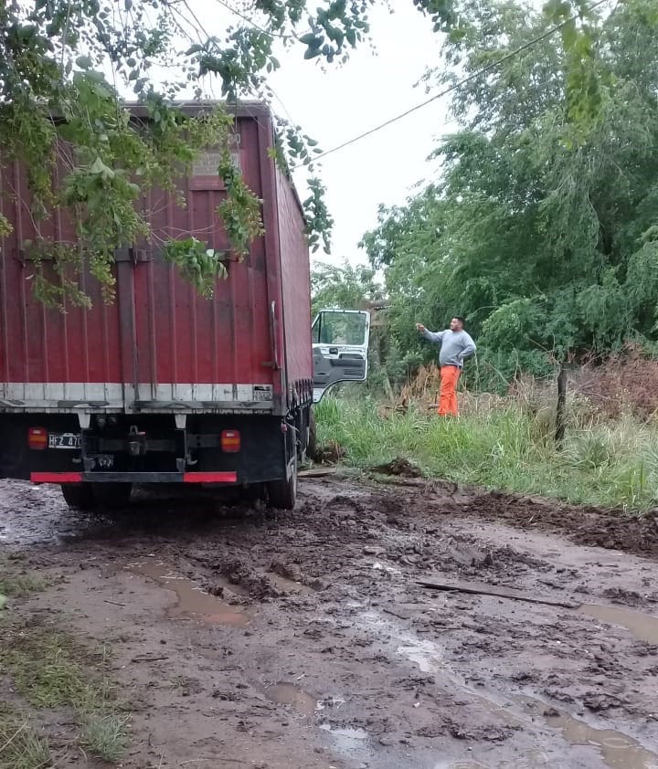 villa del prado camion empantanado 2 - Diario Resumen de la región