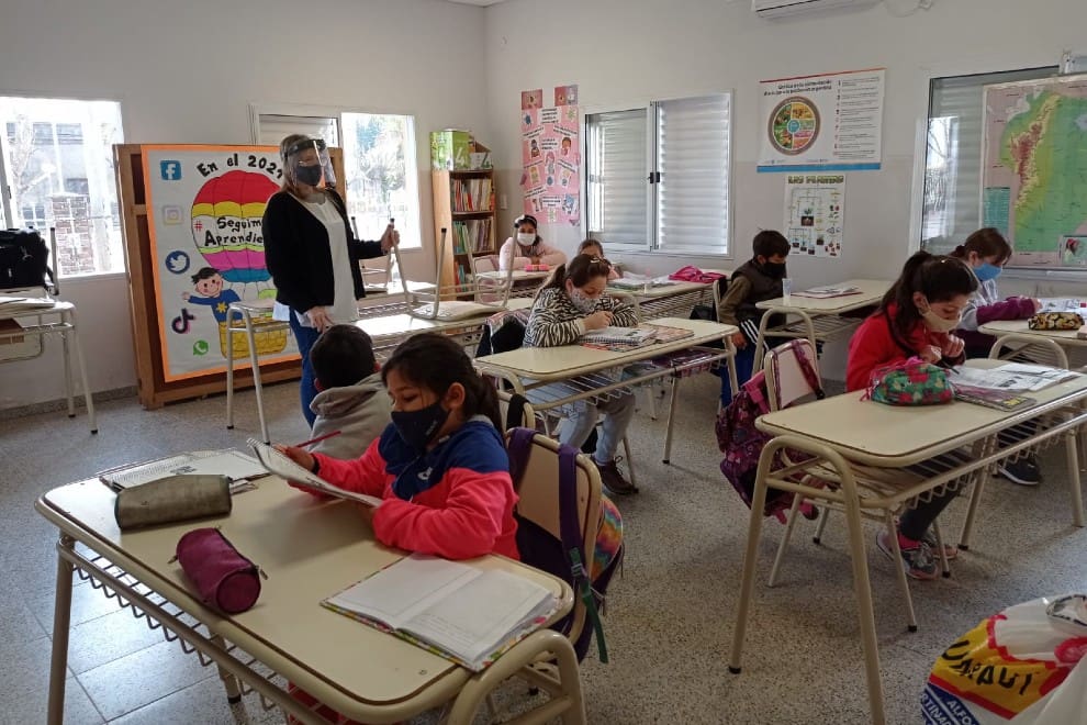escuela burbujas barbijo ilustrativa - Diario Resumen de la región