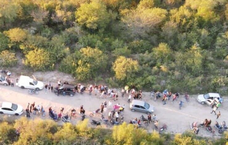 mirador desde arriba jovenes 2 - Diario Resumen de la región