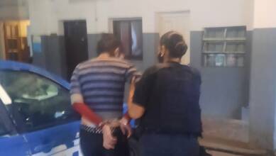 mujer detenida rompio ventana 2 - Diario Resumen de la región