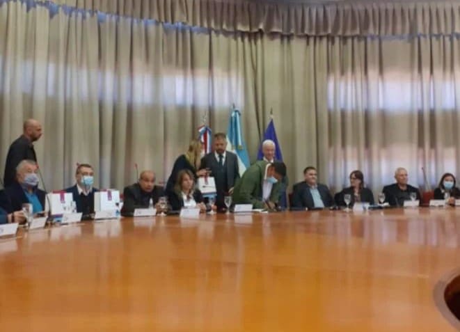 falda del cramen firma unc 2 - Diario Resumen de la región