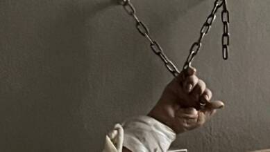 abuelo atado manos - Diario Resumen de la región