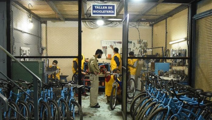Bicicletas presos 696x394 3 - Diario Resumen de la región