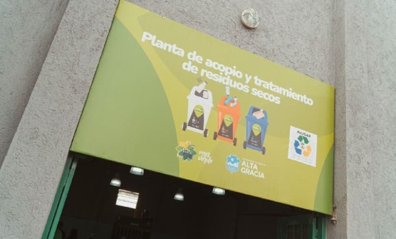 planta acopio cartel 3 - Diario Resumen de la región