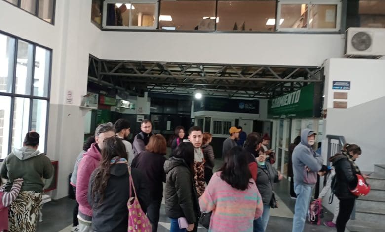 largas colas terminal tarjeta TIN - Diario Resumen de la región